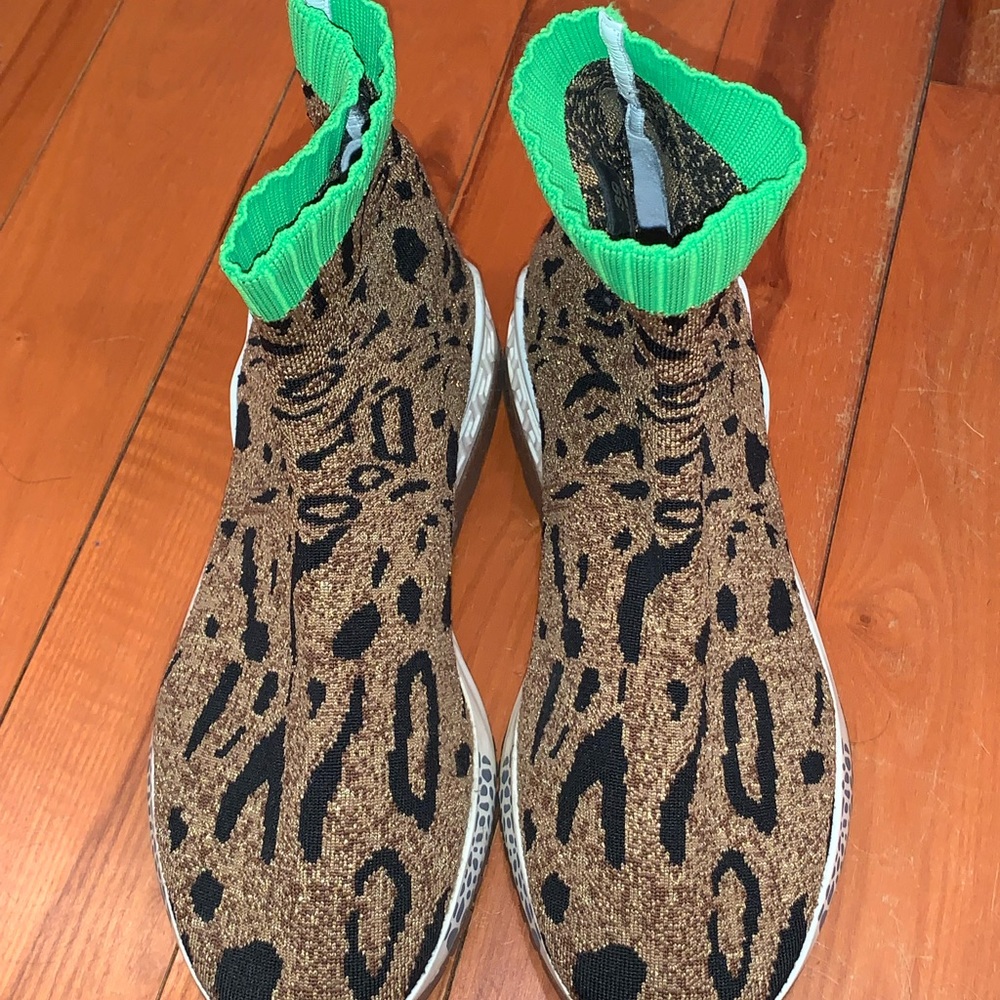 Versace Sneakers .